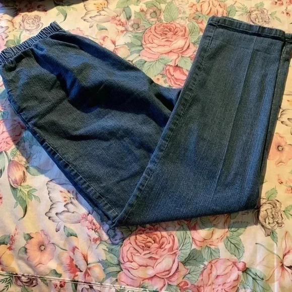 Chic Dark Blue Ladies Jeans Size 12P - Picture 1 of 6